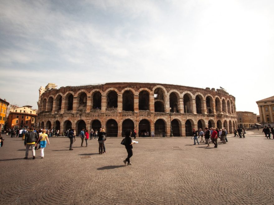 Quante persone contiene l’Arena di Verona per un concerto?